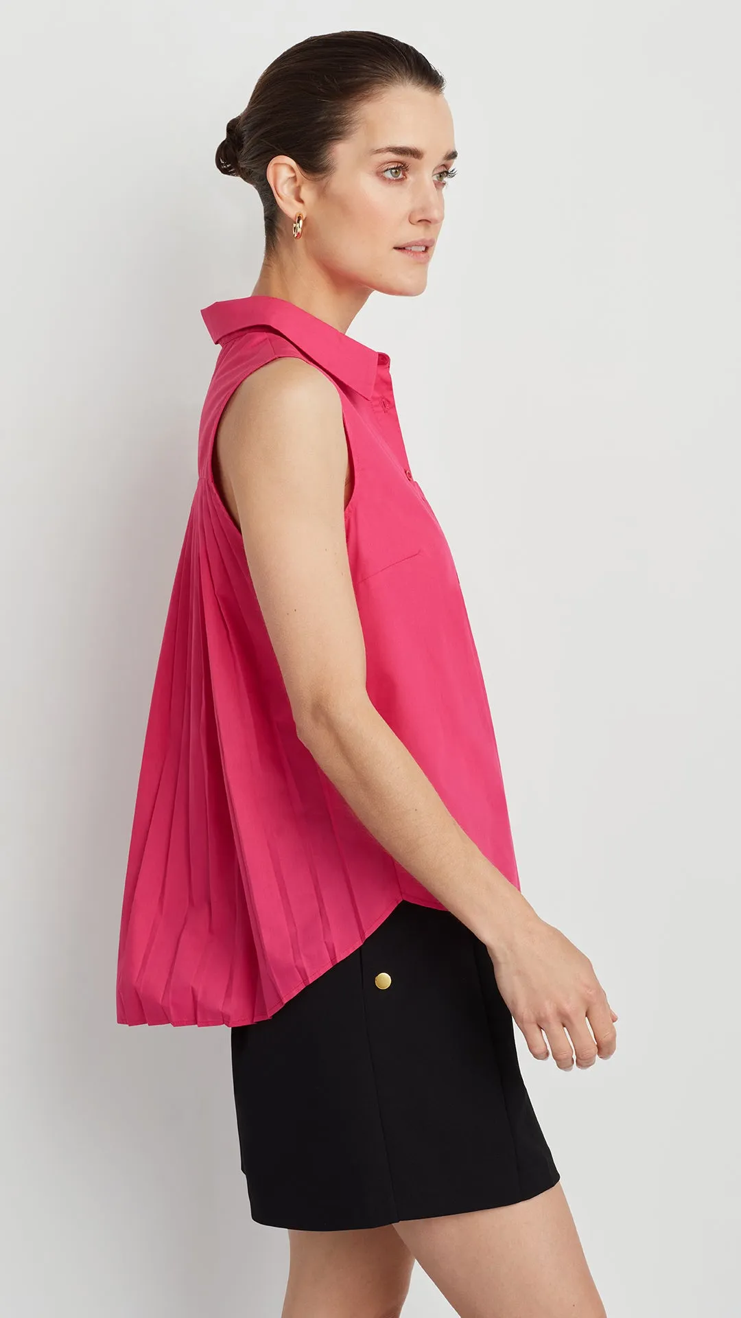 SLEEVELESS PLEATED POPLIN SHIRT